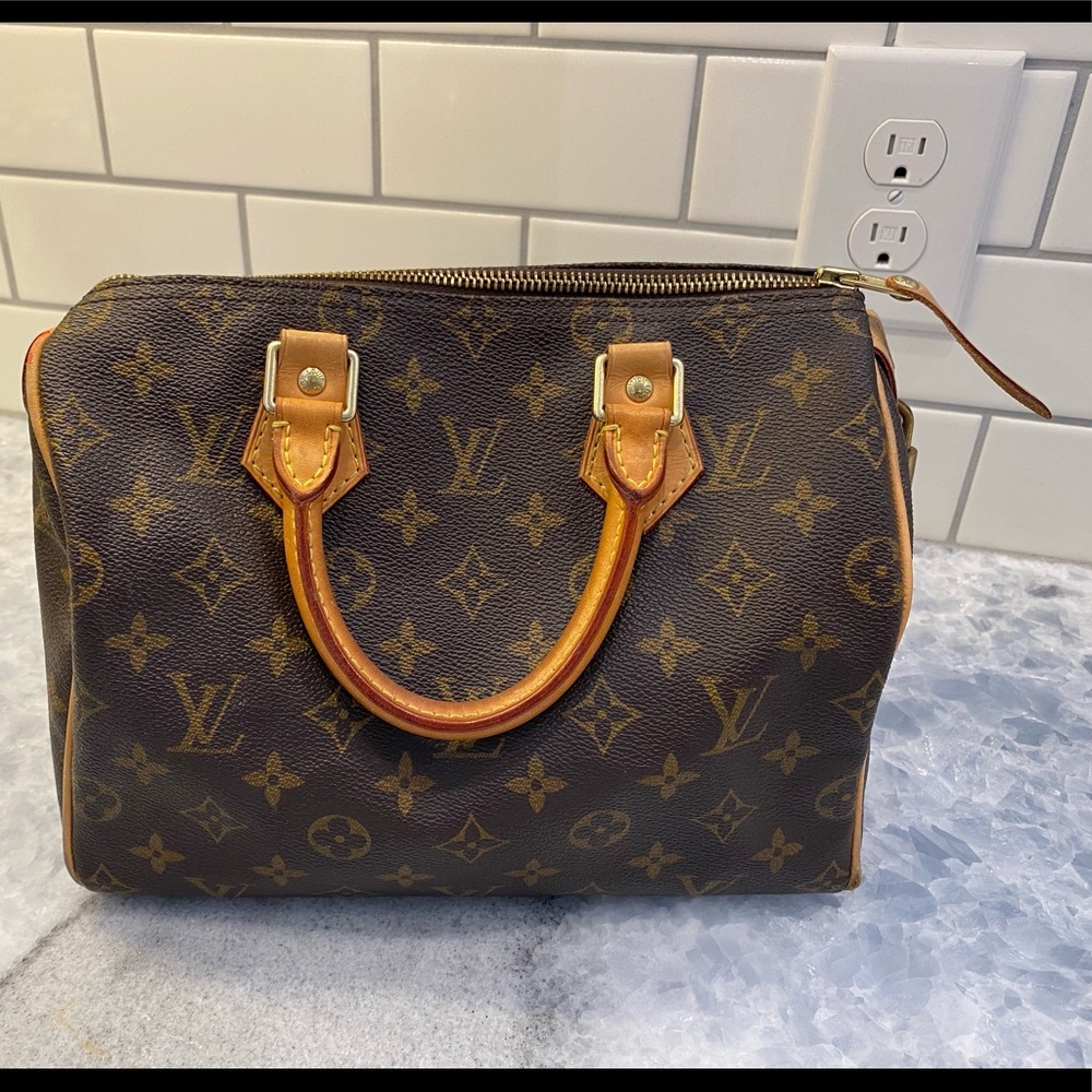 Authentic. Louis Vuitton